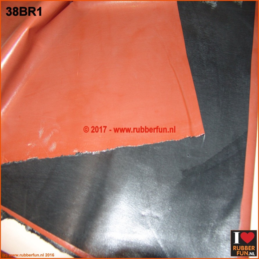Rubber sheeting - black and clinical red - 85 cm wide - 0.48 mm thick