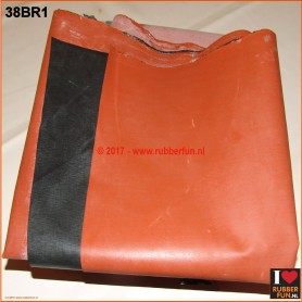 Rubber sheeting - black and clinical red - 85 cm wide - 0.48 mm thick