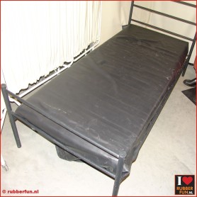 38X3 - colours bed sheeting