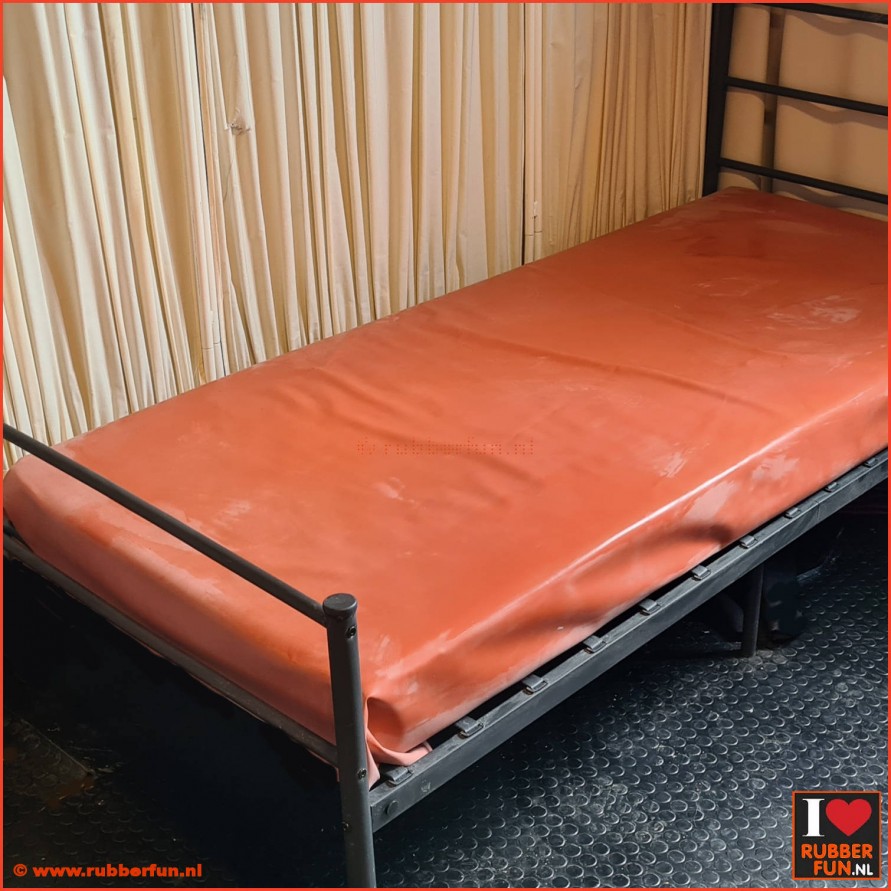 Rubber sheeting - hospital red - natural rubber - 90 + 120 cm wide